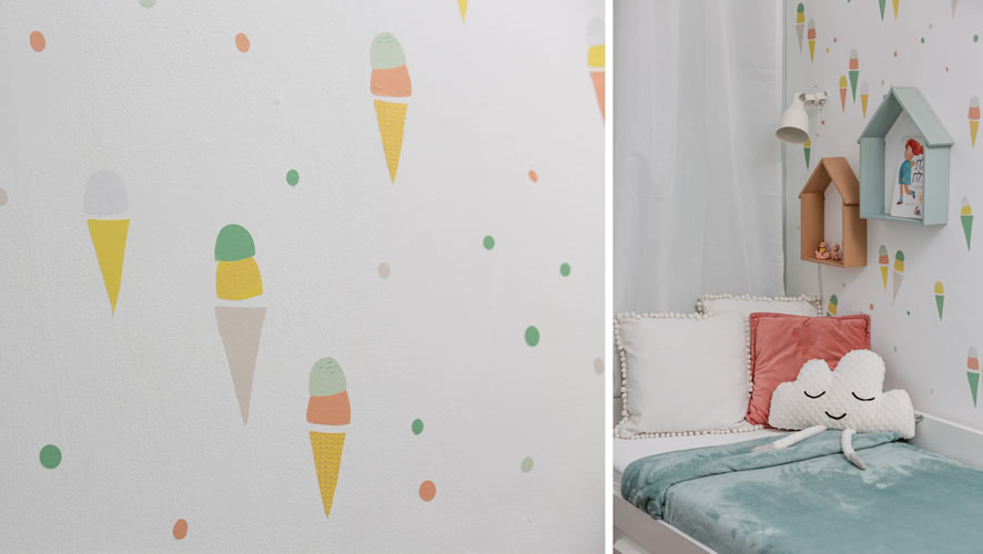 מבט מקרוב על קיר נושא בחדר ילדה- מדבקות גלידה צבעוניות בגווני פסטל שהודבקו בסגנון טפט
